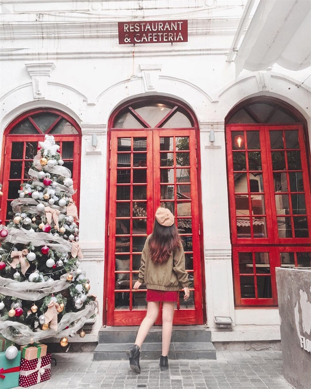 Mê mẩn 8 QUÁN CAFE DECOR GIÁNG SINH siêu lộng lẫy ở Hà Nội cho các tín đồ sống ảo - ảnh 19 me man 8 quan cafe decor giang sinh sieu long lay o ha noi cho cac tin do song ao - anh 19