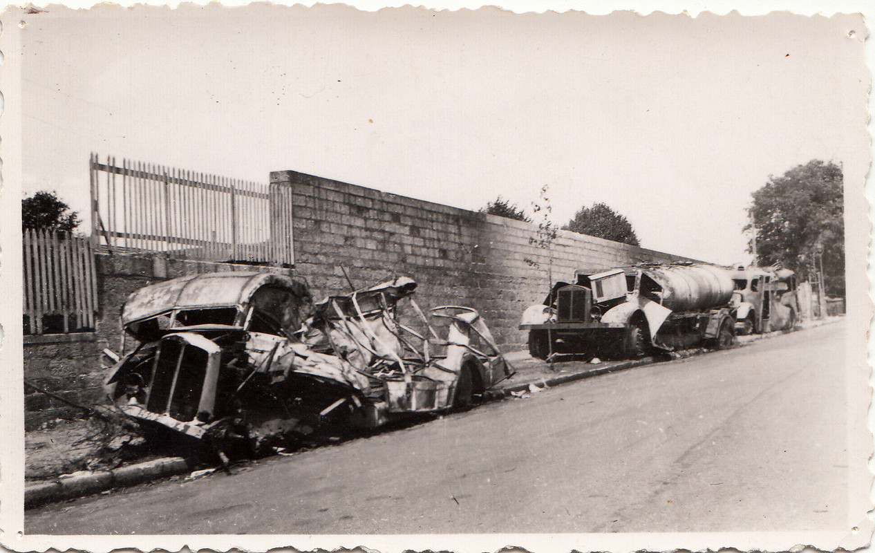 Wehrmacht Frankreich zerstörte LKW Lastwagen Kol