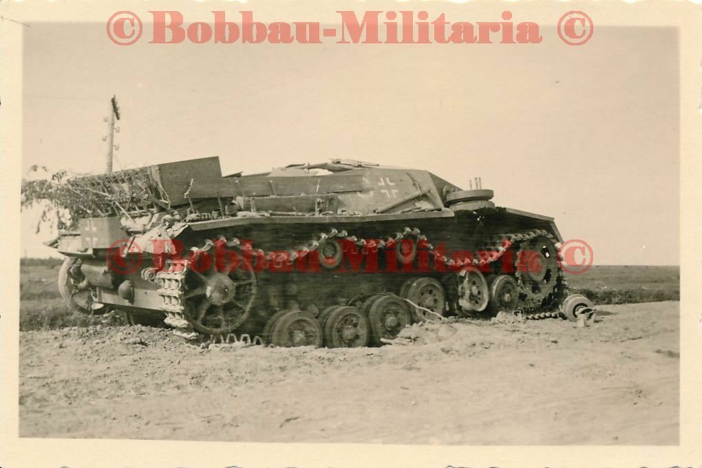 Sturmgeschütz STUG III mit Kampfschaden an der Front combat Eins