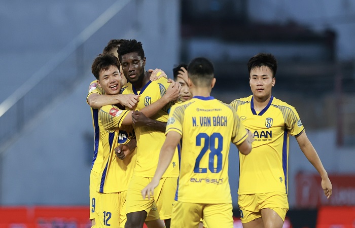Soi kèo tài xỉu, phạt góc trận SLNA vs Bình Dương, 18h00 ngày 26/06