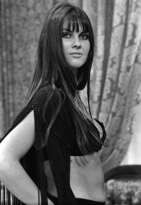 Caroline_Munro_b52