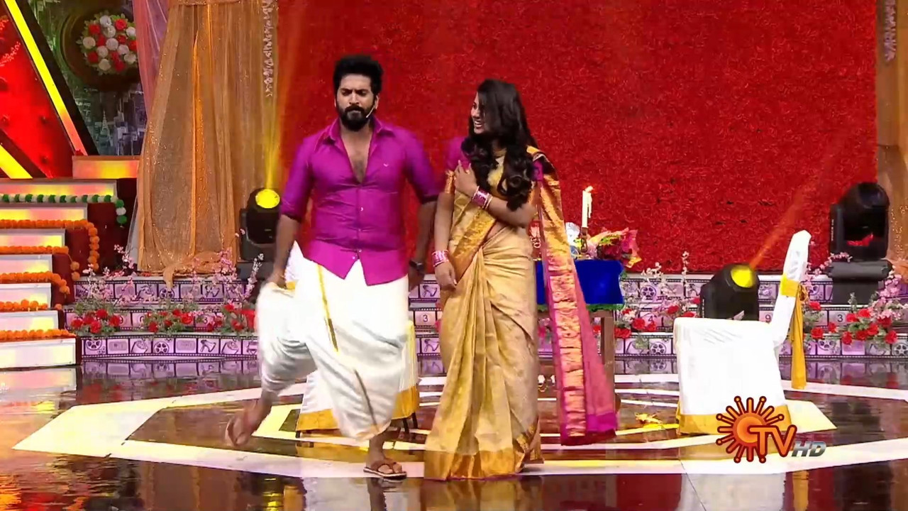 Delna Davis Navel show in saree.mkv_snapshot_00.10.827