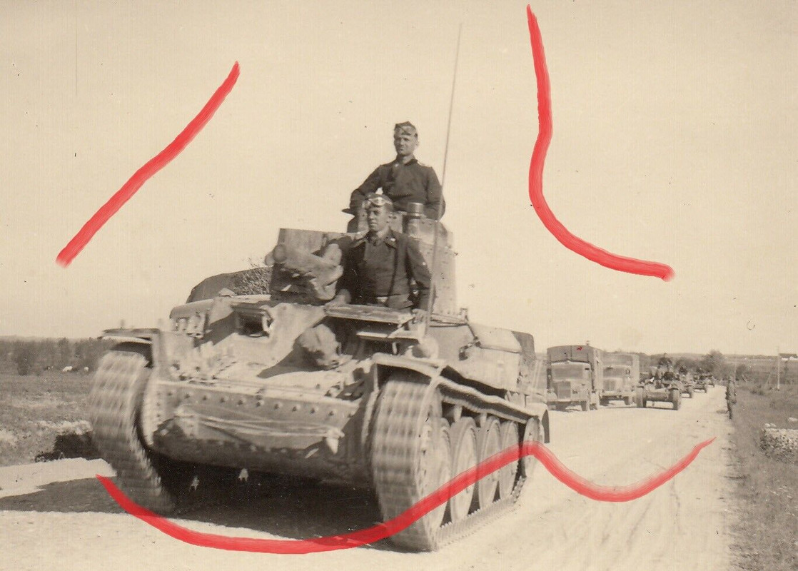 Foto WH Soldat Beute Panzer Regiment Skoda Tank Einsatz Rußland Pz.Rgt.