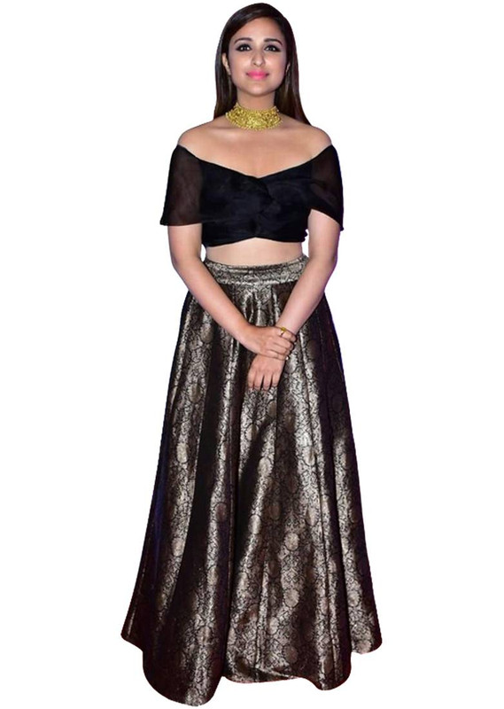 10) Plunged in neckline choli and lehengas