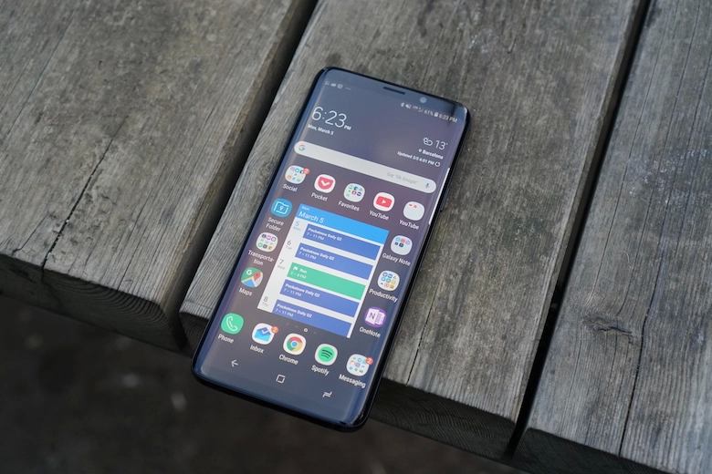 Samsung Galaxy S10 rò rỉ 3 phiên bản gồm 2 mẫu màn hình cảm ứng cong tràn và 1 mẫu màn hình cảm ứng phẳng