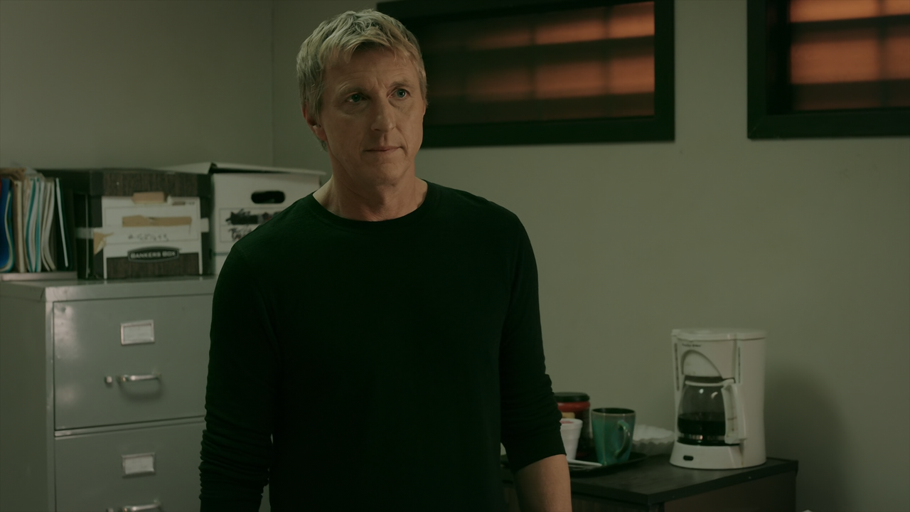 Cobra.Kai.S02E05.All.In.1080p.10bit.BluRay.AAC5.1.HEVC-Vyndros.mkv_snapshot_04.55_[2020.12.26_19.35.
