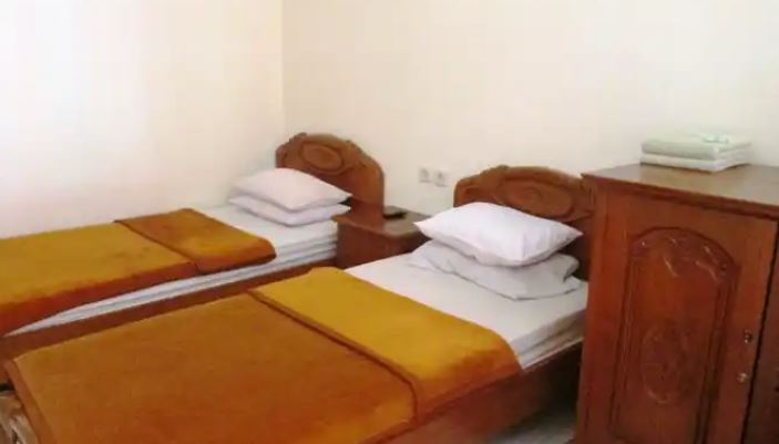 Kamar penginapan di Lingga Guest House Jayagiri