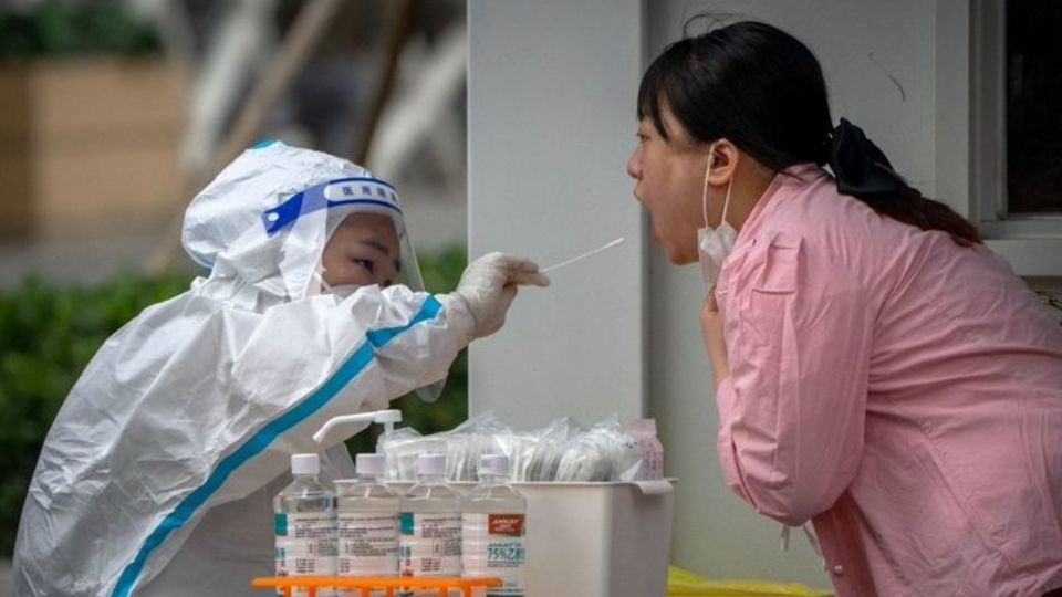 EU concluye que el Covid-19 se creó en un laboratorio de China; fuga accidental detonó la pandemia