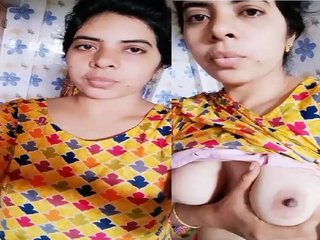Surprise about big breasts in Dehati Bhabhi’s viral photo