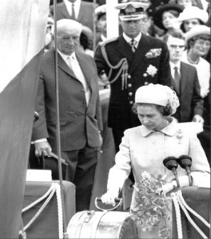 HMS Sheffield (D.80) Елизавета II спускает корабль на воду