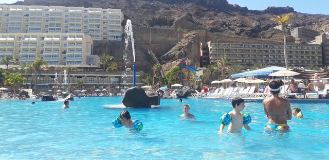 Gran Canaria 2022 - Blogs de España - Piscina, Parque acuático, zona de juegos...el Bon Vivant! (4)