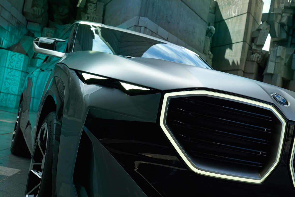 P90445523_highRes_bmw-concept-xm-11-21