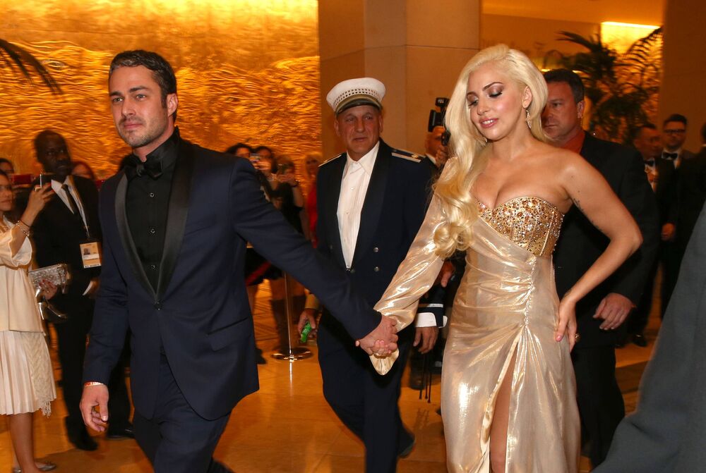 Gaga-golden-globe-awards-2014-0001.jpg