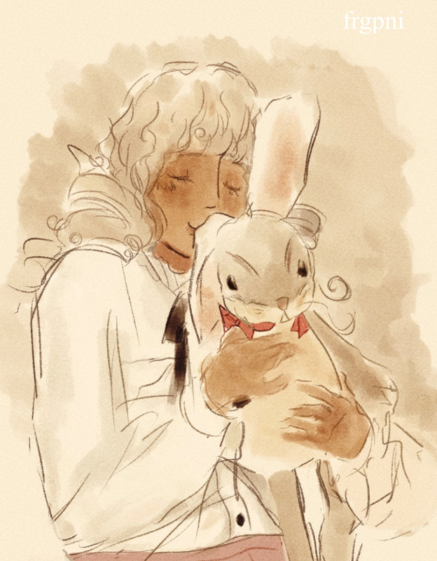 Marilou tenant une peluche.