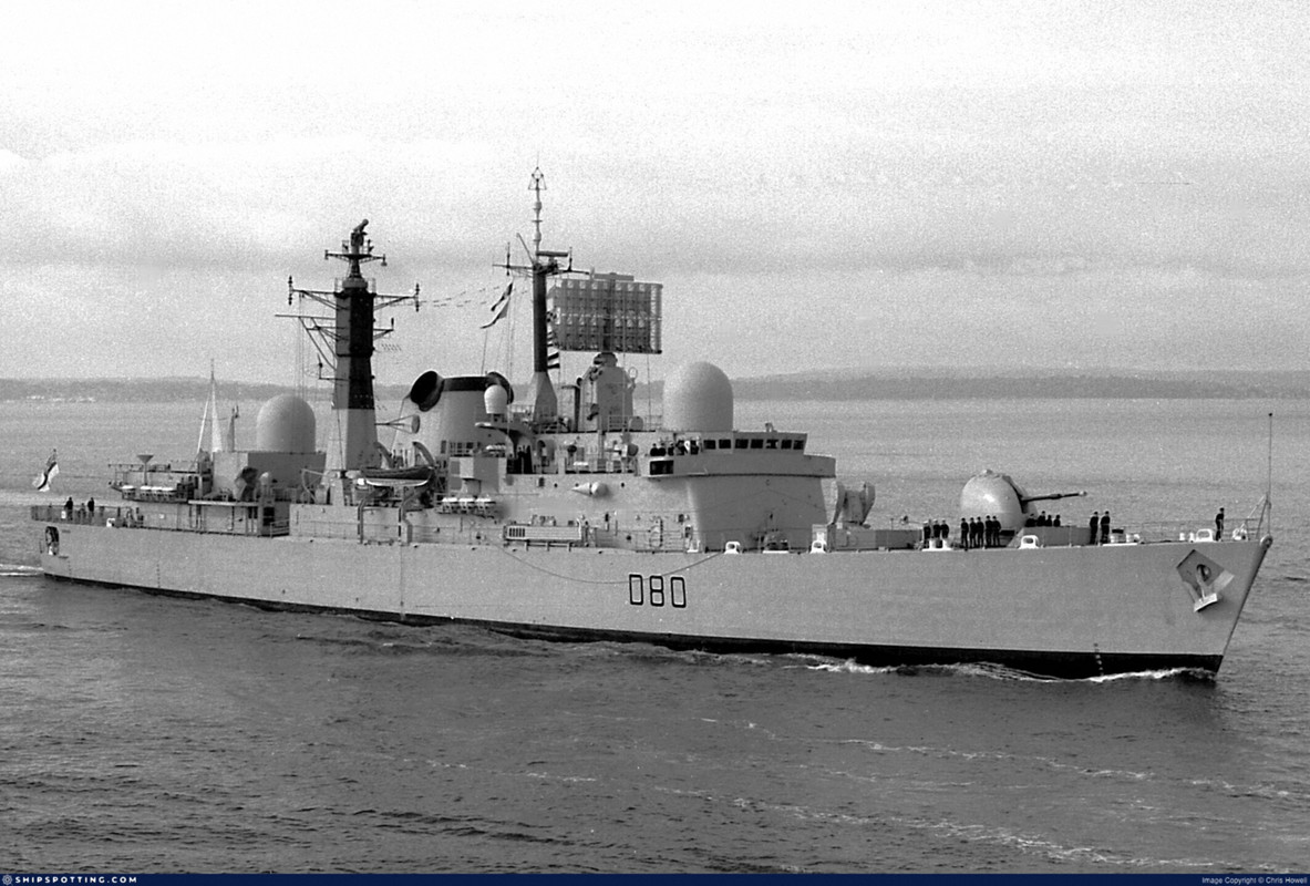 HMS Sheffield (D80)-4