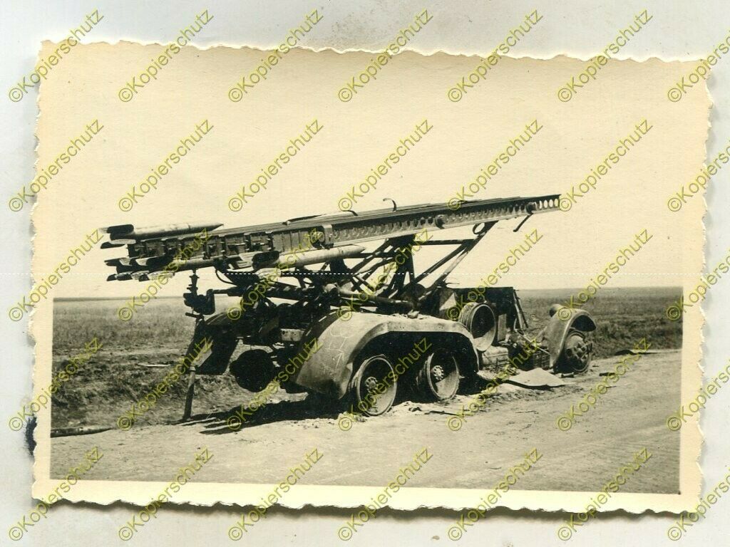 Foto, Wehrmacht, zerstörter Raketenwerfer der Russen, Katjuscha,