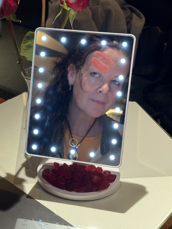 Gin, behind the scenes, vanity mirror lit
