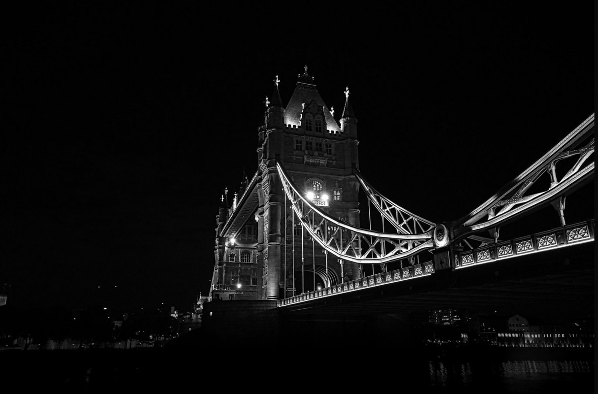 blacknwhite-tower-bridge.jpg