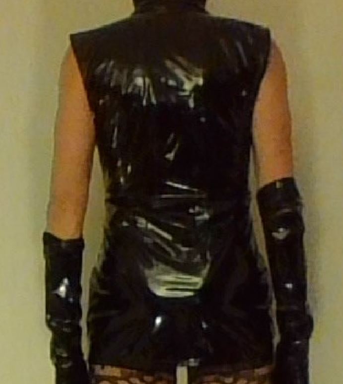 25-2 - Latex-Outfit-Back-view