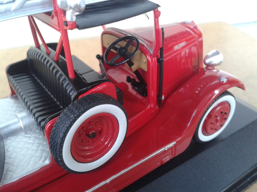 1939 Delahaye Type 103 con escalera Magirus hidráulica TTL de 26 metros “Bomberos del Principado de 