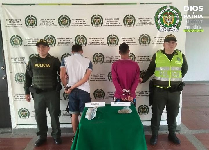 La Policía Nacional logra una importante ofensiva contra el microtráfico en Girardot con la detención de presuntos delincuentes y la incautación de un alijo de marihuana La Policía Nacional logra una importante ofensiva contra el microtráfico en Girardot con la detención de presuntos delincuentes y la incautación de un alijo de marihuana