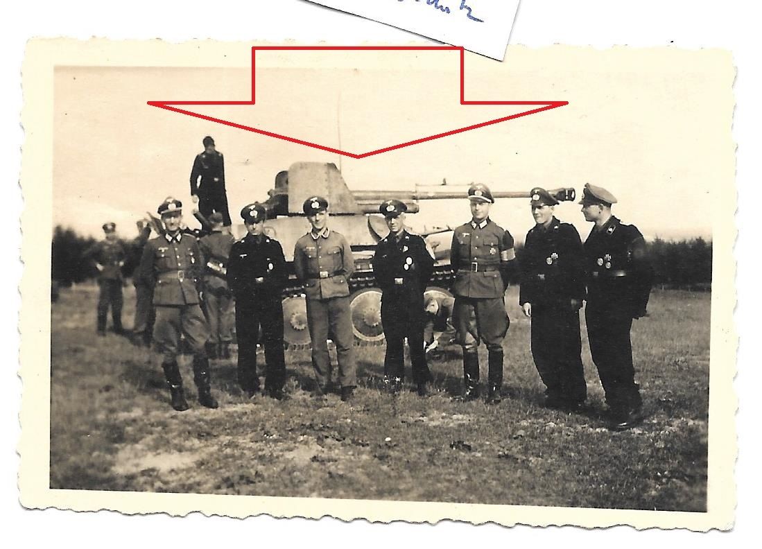 Foto 2 WK 1944 Panzermänner mit Ihren Panzer Mar