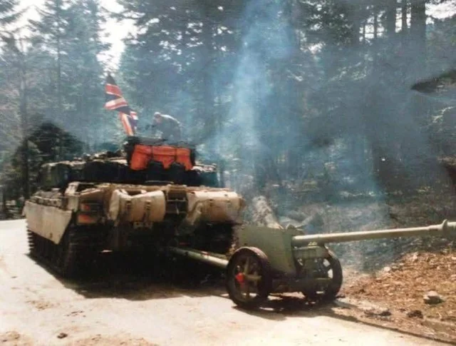 challenger-1-towing-a-pak-40-captured-in-drvar-bosnia-1996-v0-jyqoq5po458f1.webp