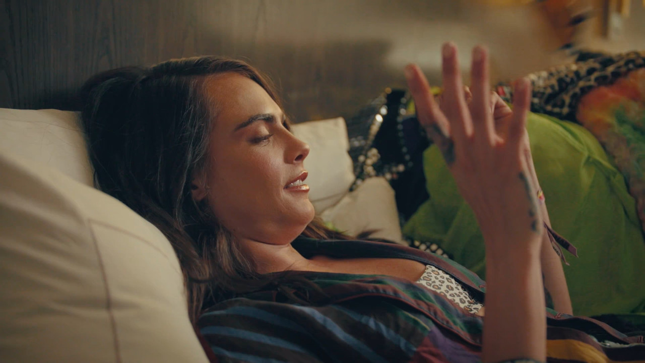 Planet Sex with Cara Delevingne_20230130_23250010.ts_snapshot_13.15.080