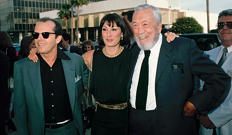 CHINATOWN-ANJELICA-HUSTON-2-FOTOR.png