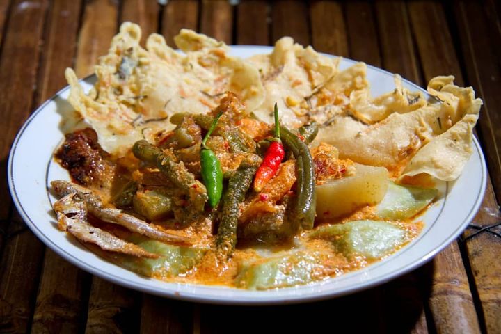 Sajian lodeh khas Jawa Timur di Pecel Pincuk Bu Ida, pilihan tempat sarapan enak di BSD, Tangerang.