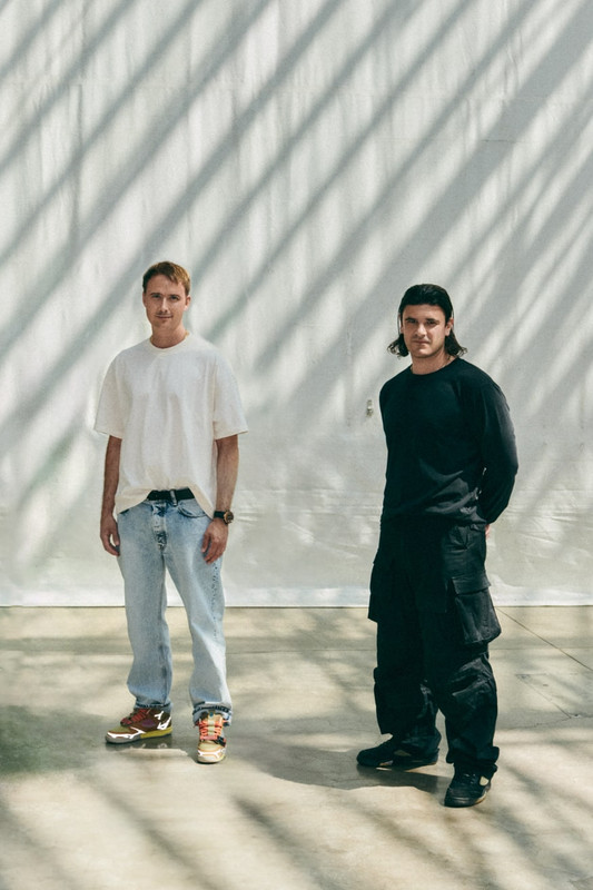 Rains apre il suo primo flagship store a Milano Rains apre il suo primo flagship store a Milano