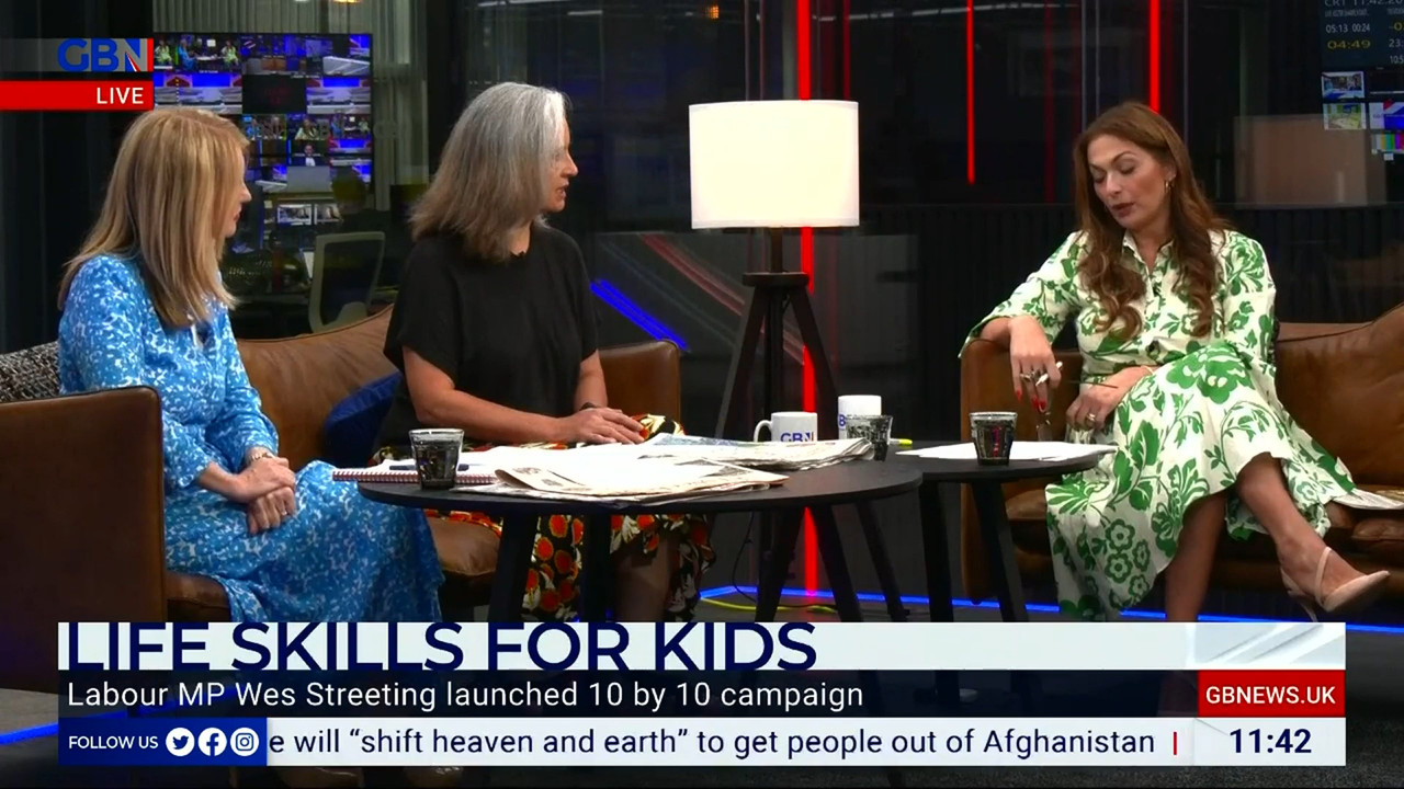 08.28 - 10.00.00 - Saturday Live UK. Opinion, news and a bit of fun o..._001.ts_snapshot_44.10.926