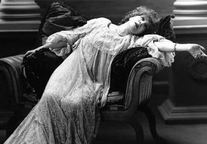 fw-fainting-victorian-lady1.jpg