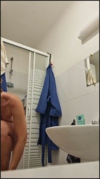 [Image: Voyeur2225144217.jpg]