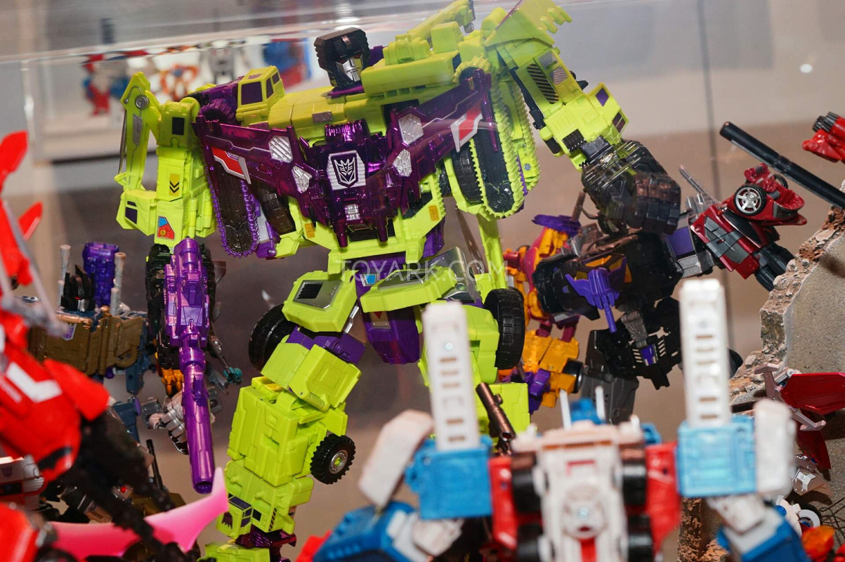 SDCC2015-Hasbro-Transformers-Combiner-Wars-065