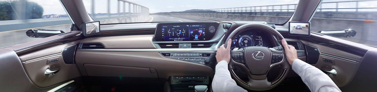 Lexus ES with Digital Side-View Monitor (1)
