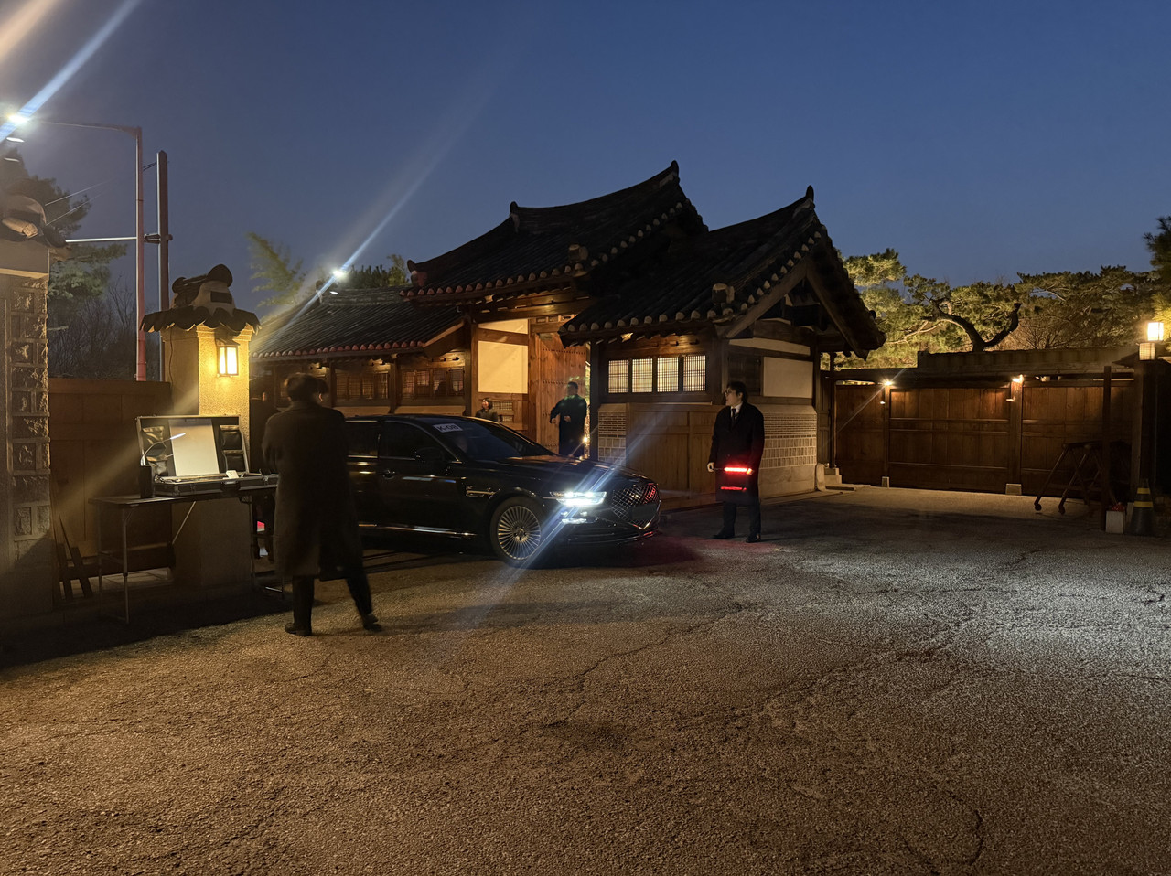 COS Seoul Fashion Show GroundK Korea Furniture Museum dinner show protocol