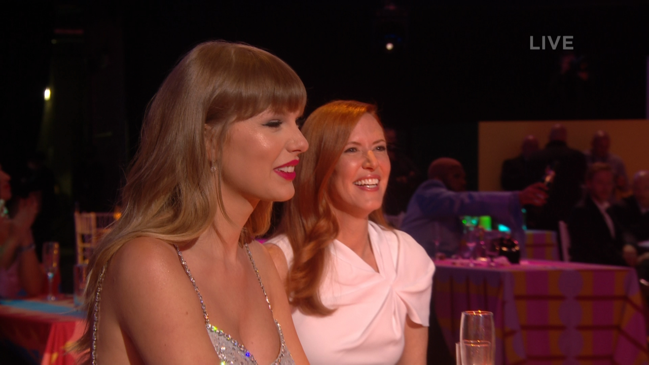 Taylor Swift - Global Icon Award,2021 Brit Awards,11 May 2021(FEED-1080i-MPA2.ts_20210512_085234.265