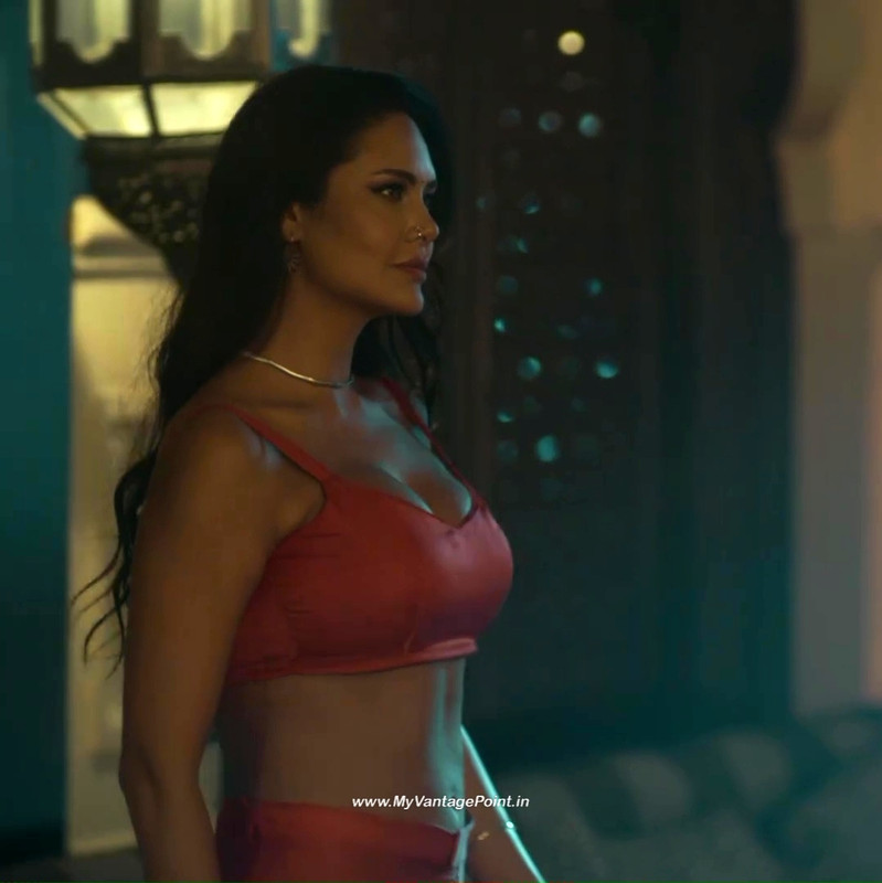 2Esha Gupta Hot in Aashram Web Series