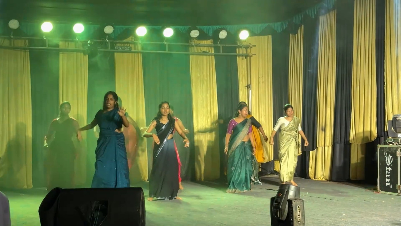 Sexy Malayali Girl Open Navel dance during dance.mp4_snapshot_00.13.968