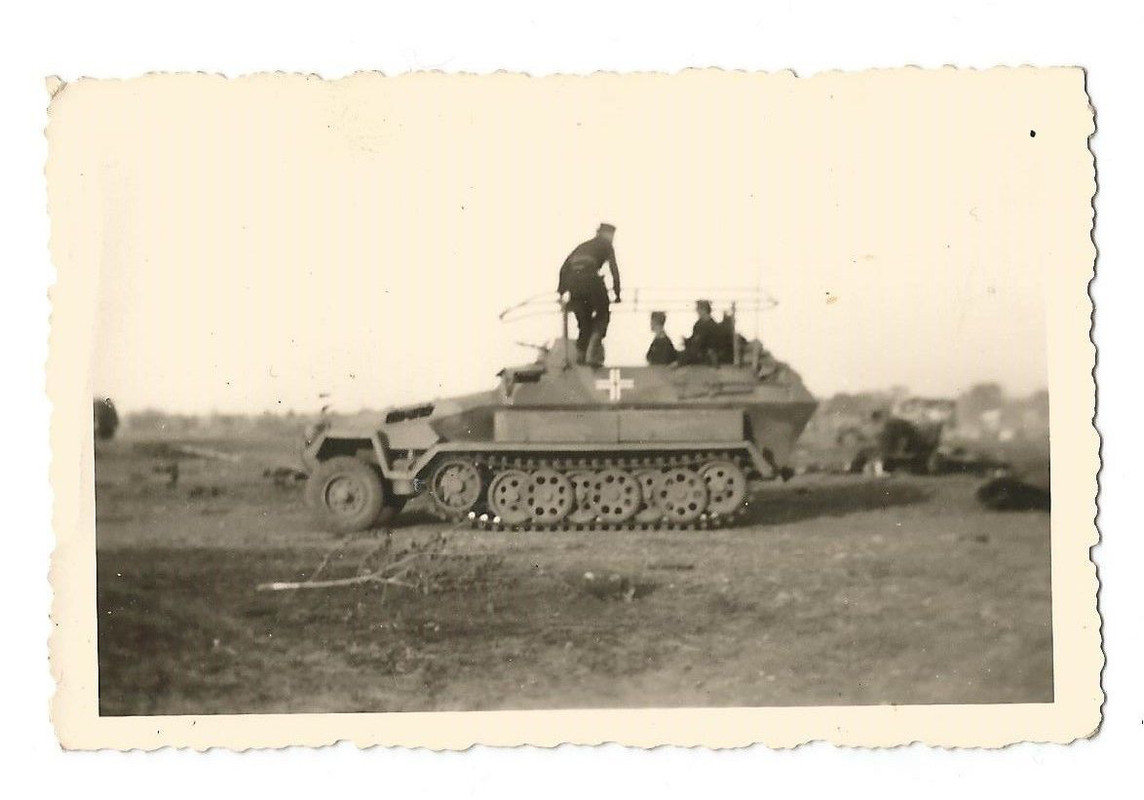 Schützenpanzerwagen SdKfz 151-3 Funk Panzerwagen