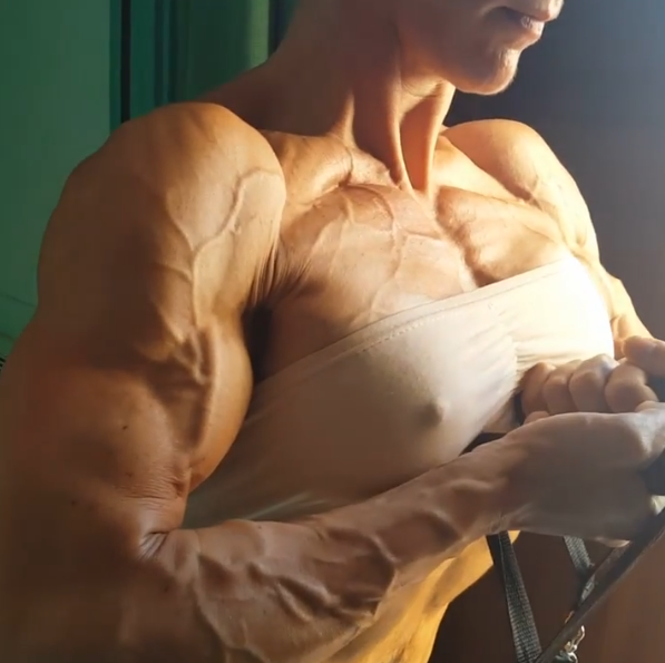 Hanna Hallman бицепс вены