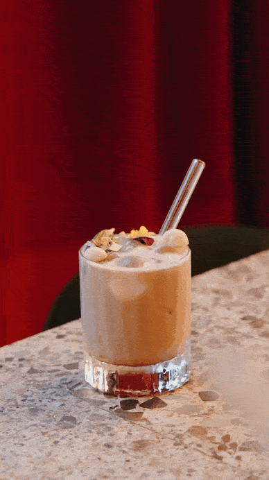 Cocktail sur comptoir en pierre — animation