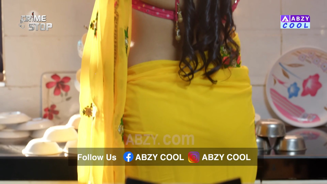 Priya Gamre Huge Boobs and tummy in saree from crime series (2).mp4_snapshot_04.21.810