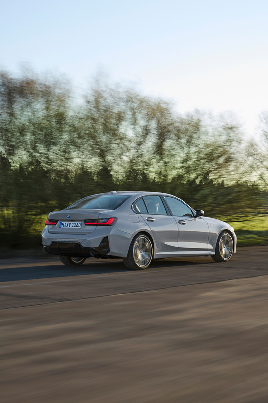 P90462500_highRes_the-new-bmw-3-series