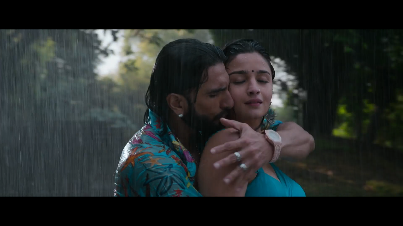 Rocky Aur Rani Kii Prem Kahaani 2023 - by Telly - VLC media player 08-09-2023 14_03_12