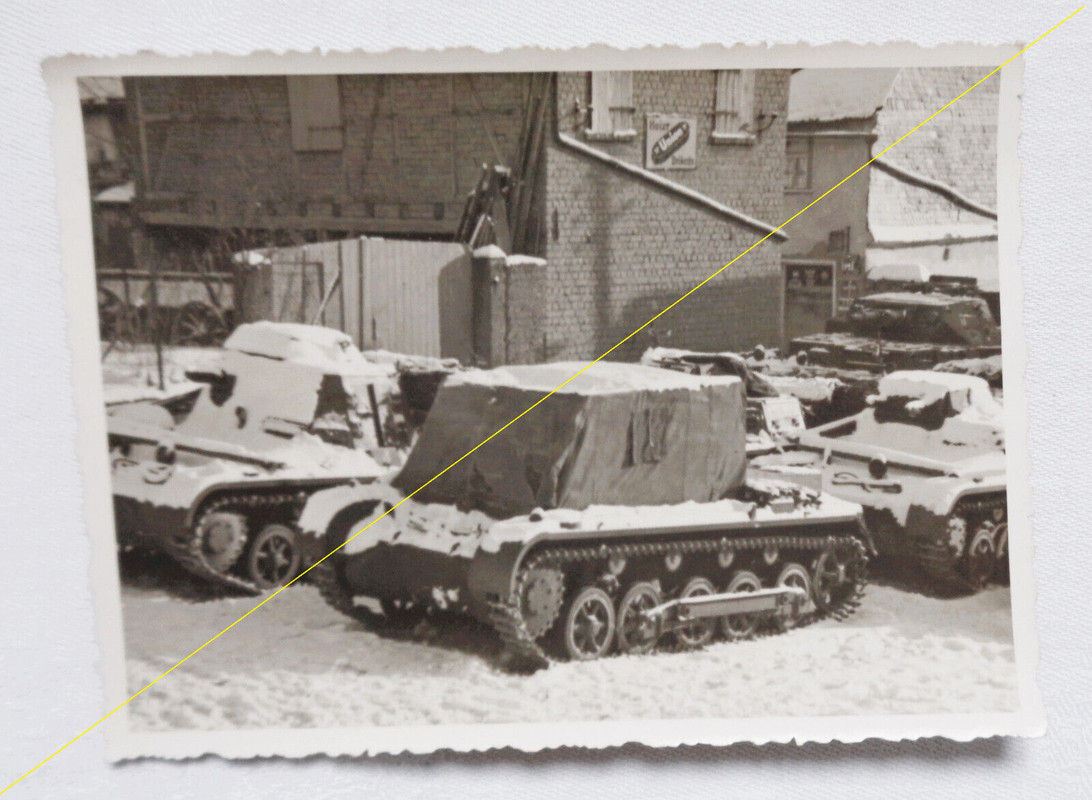 Orig. Militär Foto 2.WK Panzer Panzerkampfwagen Parkplatz in Staffel RARITÄT
