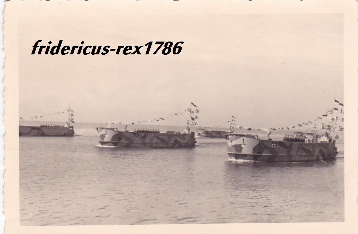 Foto großes Pionier - Landungsboot 40 Tarnung ca