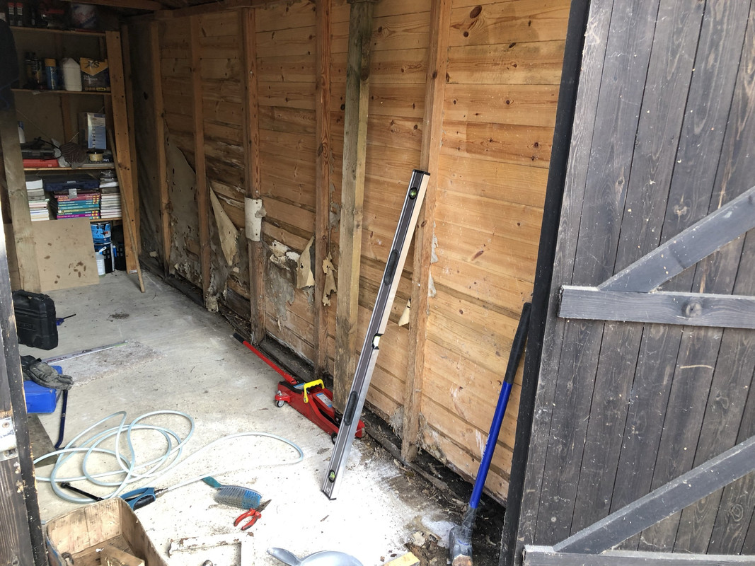 Jack supporting wooden garage3