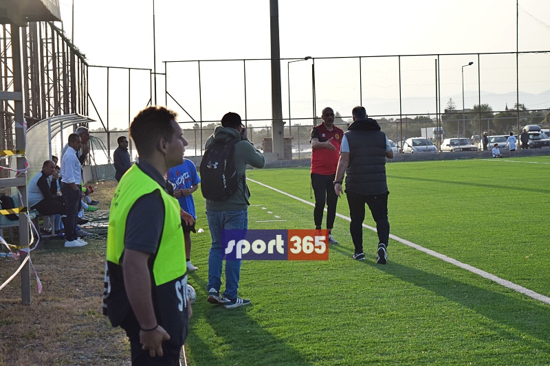 , &Tau;&omicron; &phi;&omega;&tau;&omicron;&rho;&epsilon;&pi;&omicron;&rho;&tau;ά&zeta; &tau;&omicron;&upsilon; &tau;&epsilon;&lambda;&iota;&kappa;&omicron;ύ &Epsilon;&rho;ά&nu;&eta;-&Pi;&alpha;&nu;&theta;&omicron;&upsilon;&rho;&iota;&alpha;&kappa;ό&sigmaf; (&phi;&omega;&tau;&omicron;)